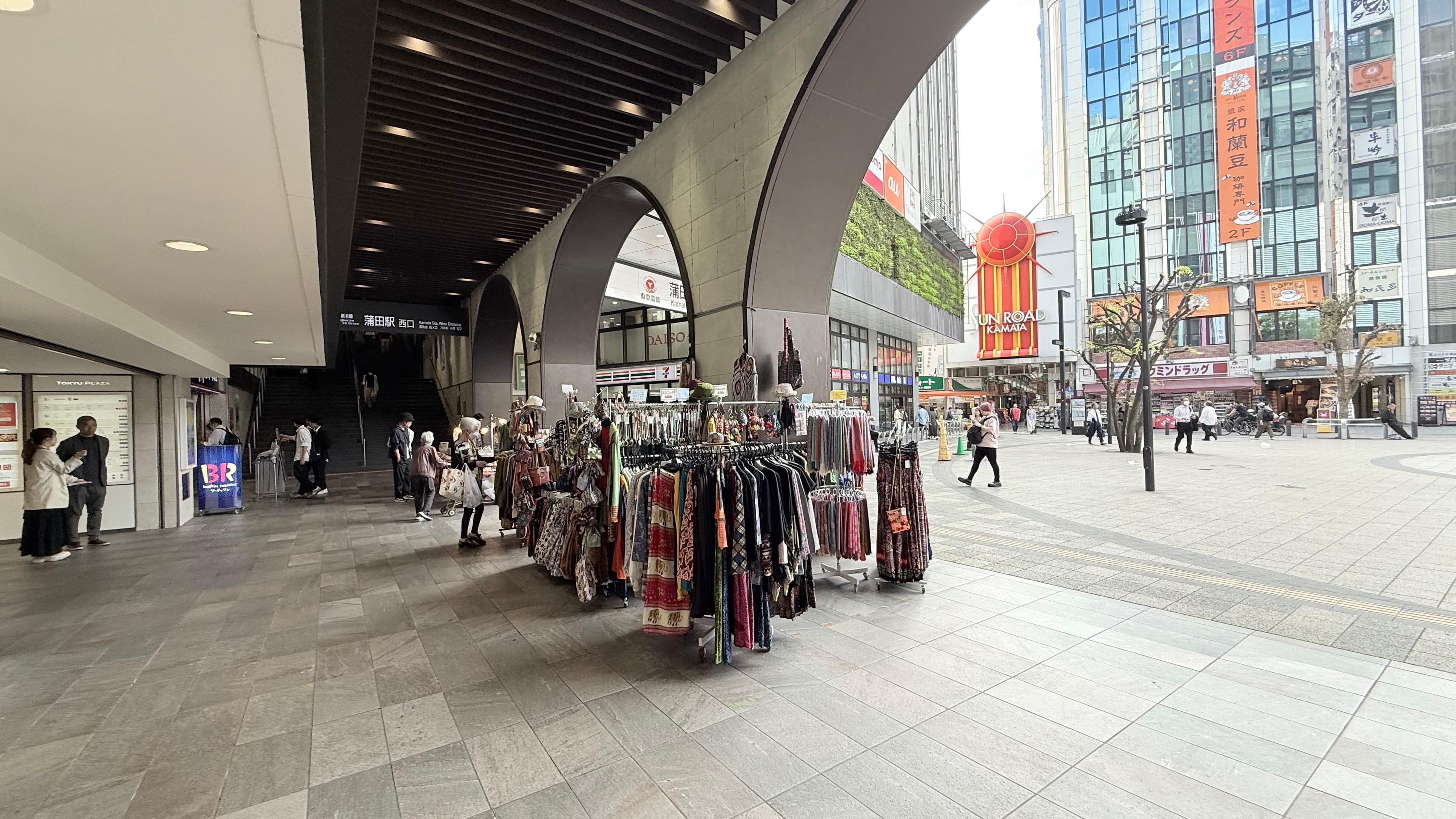 『蒲田駅西口駅前広場』前イベントスペース 物販やPRプロモーションに最適な通行量の多いイベントスペース1