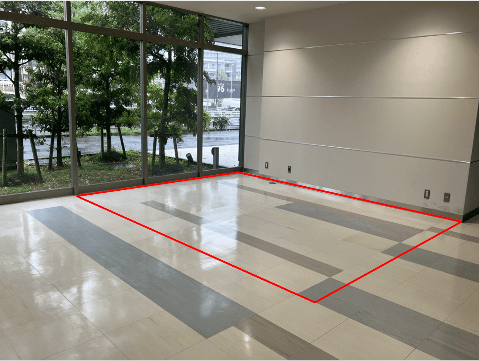 「1階催事場スペースB」 エスカレーター前&入口すぐ横で通行量の多い、物販・PRに最適なイベントスペース