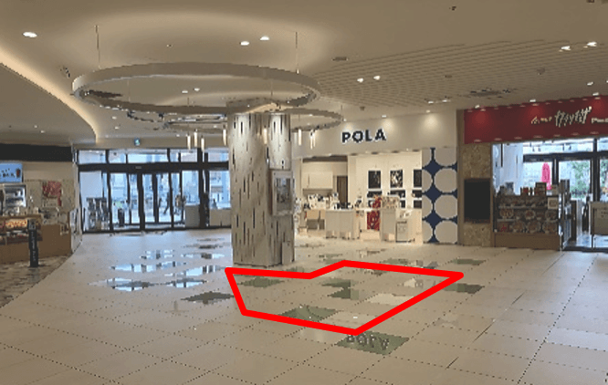 「②CENTER-2F インフォメーション前(東出入口周辺)」四方からの視認性が高い、物販催事やPRプロモーションにおすすめのイベントスペース1