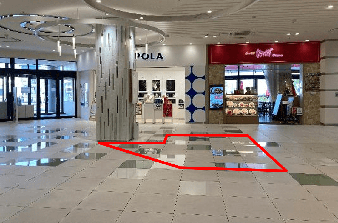 「②CENTER-2F インフォメーション前(東出入口周辺)」四方からの視認性が高い、物販催事やPRプロモーションにおすすめのイベントスペース