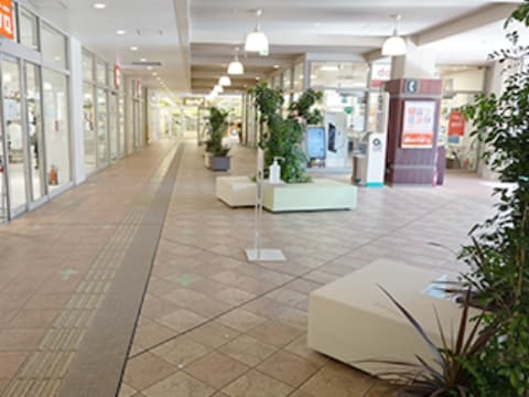 「⑤EAST3-2F ユニクロ前スペース」物販催事やワークショップに適した、エスカレーター近く通行量の多いイベントスペース1