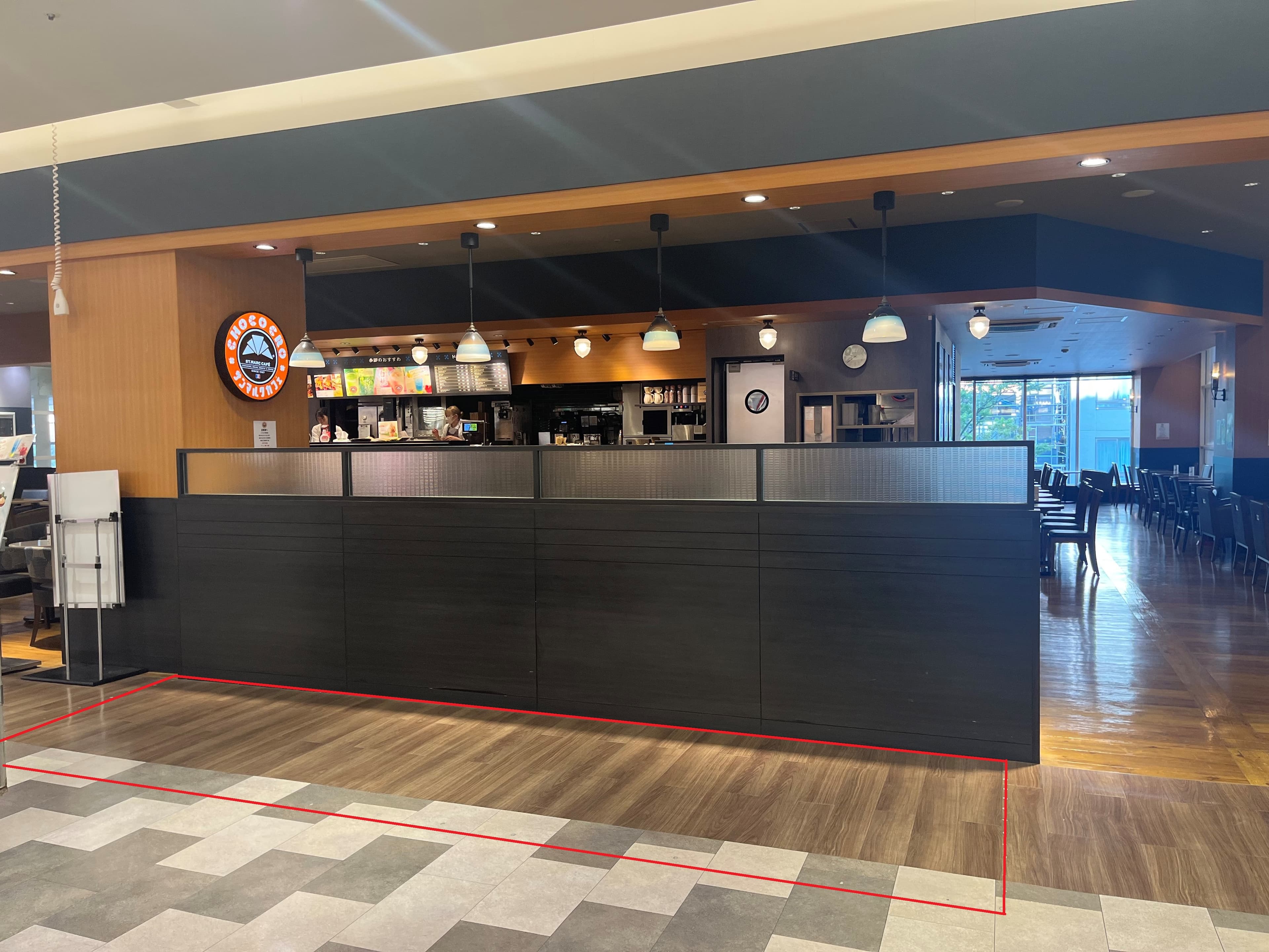 「1F-2区画(サンマルクカフェ前)」施設出入り口すぐ、食品スーパー前の食物販催事に最適なイベントスペース1