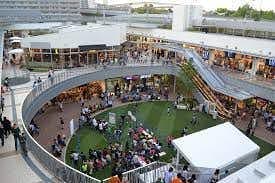 もりのみやキューズモールBASE【メディア】「歩廊フェンスBパターン」1