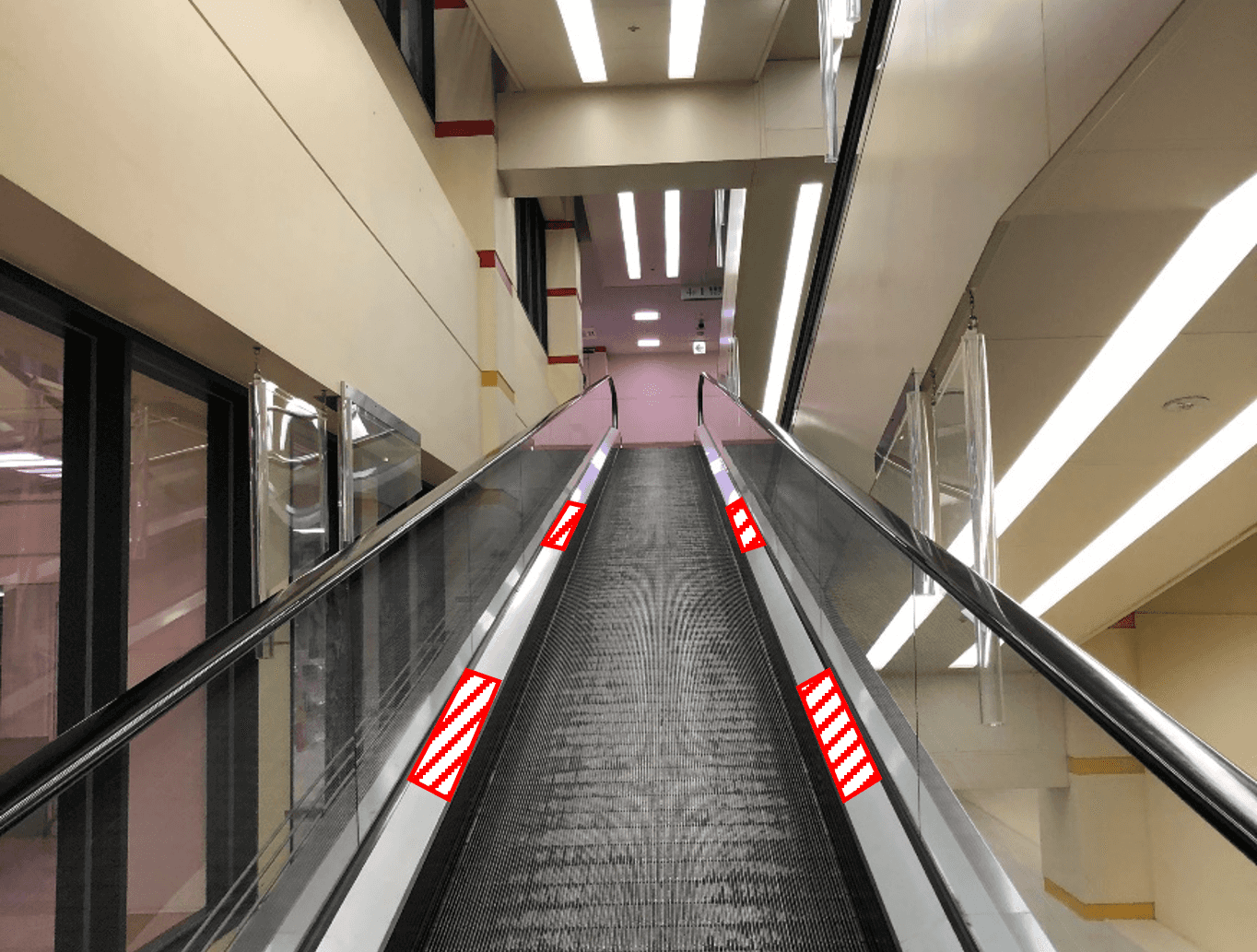 みのおキューズモール【メディア】「②CENTER1~5階 オートスロープ」