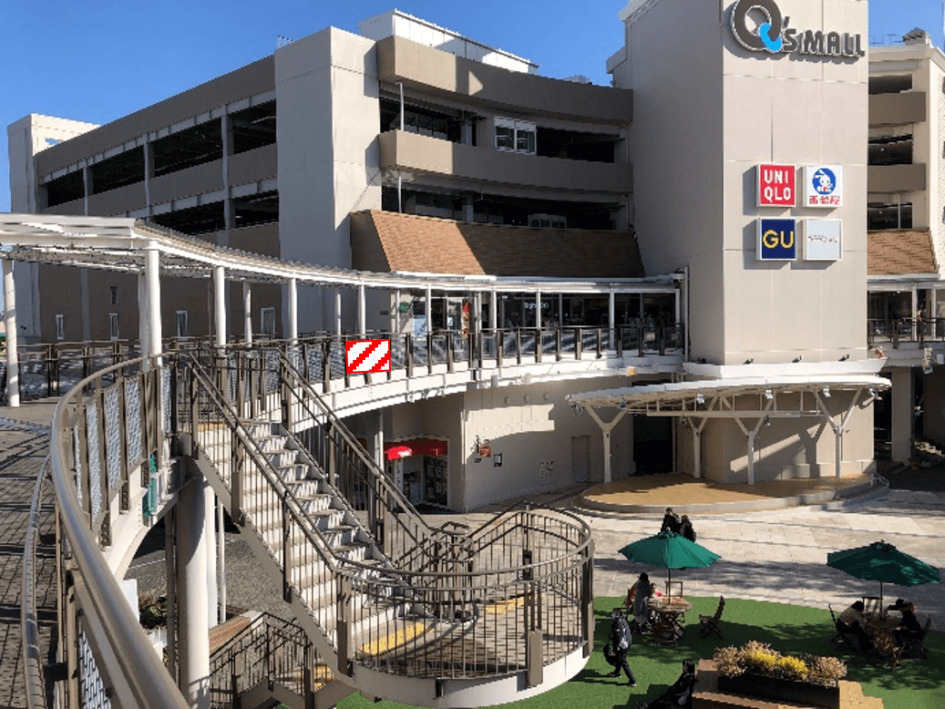みのおキューズモール【メディア】「⑤EAST2階 歩廊フェンス」1