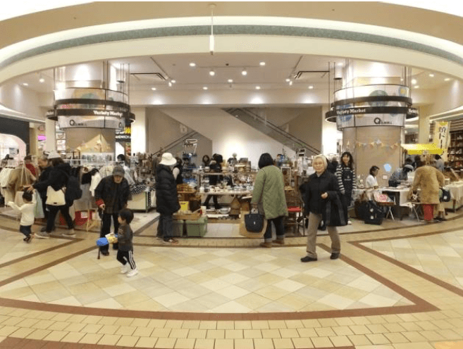 「1F バラエティーマーケット」大型ポップアップストアや食物販に最適な、施設中央に位置する広々としたイベントスペース1