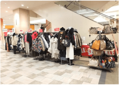 「④1F ハニーズ前」物販や食物販のポップアップに最適な、1Fエスカレーター横のトラフィックの多いイベントスペース2