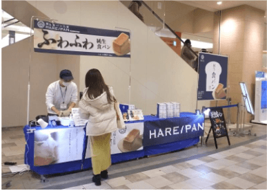 「④1F ハニーズ前」物販や食物販のポップアップに最適な、1Fエスカレーター横のトラフィックの多いイベントスペース1