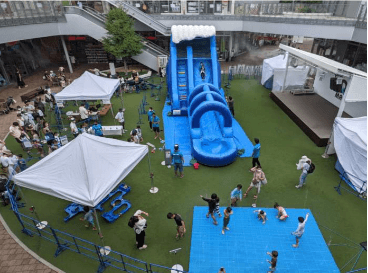 「①1F BASEパーク」大規模プロモーションや音楽イベント、展示会に利用可能な開放的な屋外の芝生広場スペース2