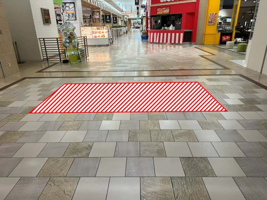 あまがさきキューズモール【メディア】「⑧‐cフロアシート(フードコート横)」