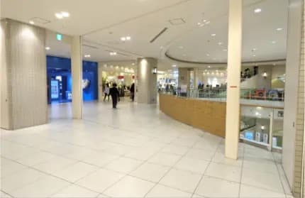 「③1F ショップイン前」入口導線に近く視認性抜群!プロモーション・ポップアップに最適なイベントスペース1