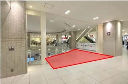 「④1F スケッチャーズ前」入口導線に近く視認性抜群!中規模のプロモーションやポップアップに最適なイベントスペース