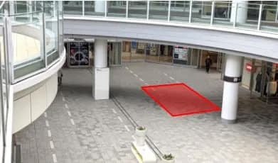 「⑧2F アーバンアベニュー」JR天王寺駅デッキからのメイン導線上にある通行量の多い屋外イベントスペース1